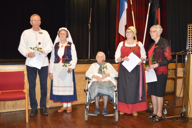 Piirakkamestarin arvonimen saajia Karjalan Liiton järjestöseminaarissa 27.4.2019. Keskellä Tyyne Huuhka, 96 v.