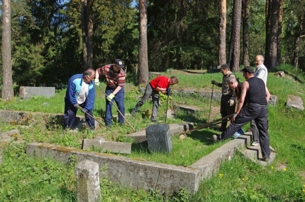 Sortavalan hautausmaita on kunnostettu talkoovoimin vuosien ajan. Kuva Risto Voipio.