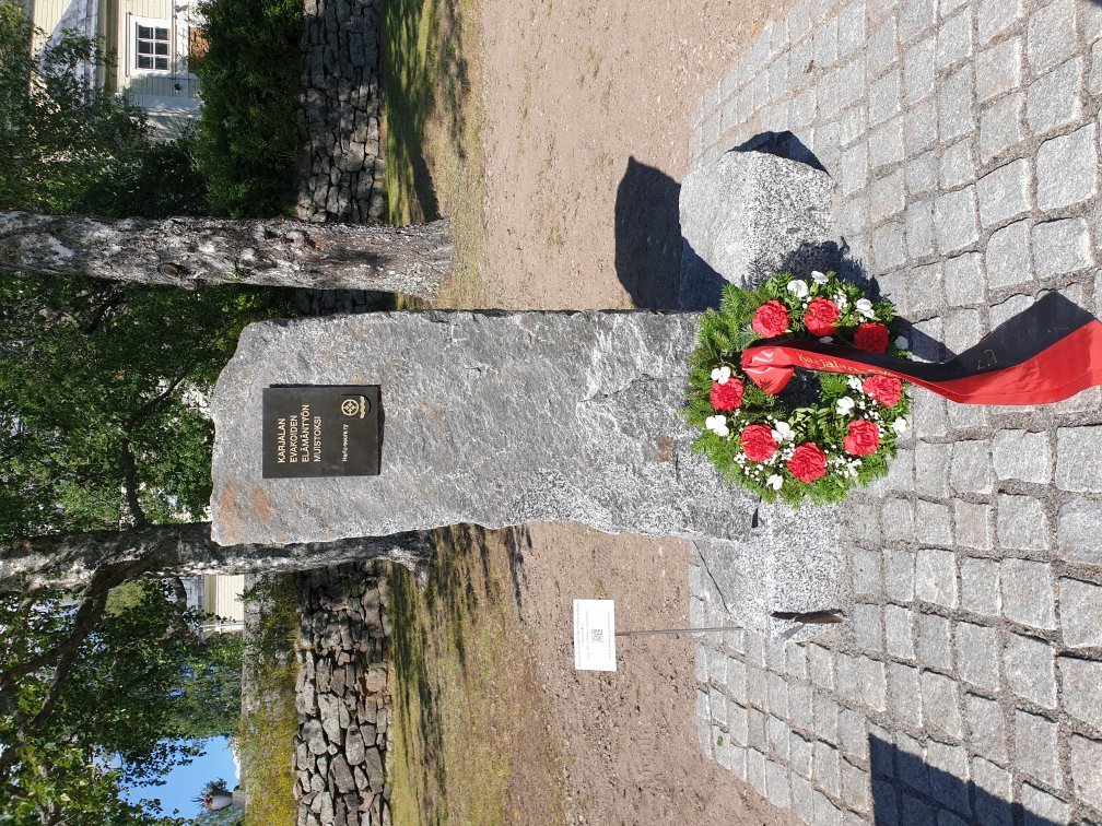 Muistomerkki Karjalan evakoille