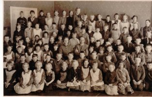 Ala-Raivolan koulun yläluokkalaiset 1934-1935.