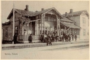 Raivolan rautatieasema vuosisadan vaihteessa, jolloin osa raivolaa oli jo sähköistetty.