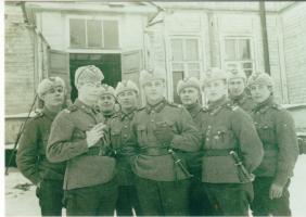 Raivolan upseereja.