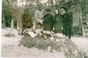 Tenho Luntilan siunaus Kivennavan kirkkomaalle 1943.