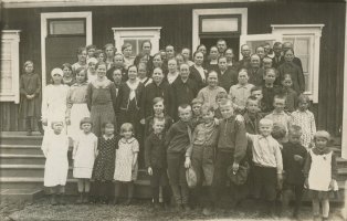 Äitienpäiväjuhla Hanhijoen koululla