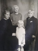 Joukaisen perhettä noin 1940. Vasemmalta Anna, Anja, Pirkko (1935- ) ja Aimo