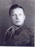 Veikko Liikkanen s. 1922 palveli Jatkosodassa Rajajääkäripataljoona 5:ssä Seesjärven lohkolla. Hän kaatui Korkeavaarassa 26.6.1944 ja oli viimeinen Häsälän kahdeksasta sankarivainajasta.