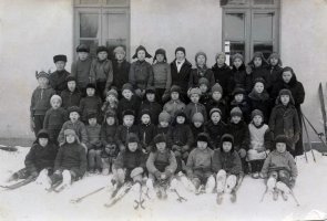 Hiivaniemen koulun oppilaat vuoden 1932 tienoilla