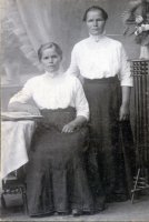 Suoveräjän tyttäret Anna Lyydia ja Amalia Vainikka