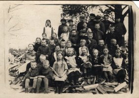 Koululaiset puukasalla 1926-27