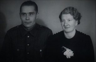 Sota-ajan avioliitto: Uuno Venäläinen ja Aune Haarus 25.12.1941