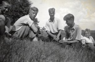 Pojat ' vetää venttiä' 1942