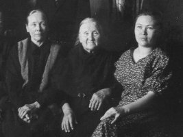Vas. Maria ja oik. tytär Helvi Houni 1934