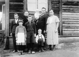 Mikko perheineen evakossa Kuusankoskella 1941