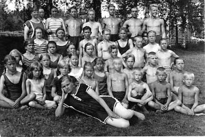 Järvenpään kylän uimaseuran uimakoulu v. 1925.