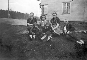 Kaisa Sipiläinen, Irma Kaski, Olga Sipiläinen, Esko Harrikari, Sirkka Sipiläinen ja Matti Sipiläinen. 