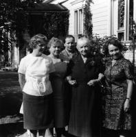 Vahvelaisen sisarukset Toini Paavilainen, Saima Järvenpää, Helvi Moisio, Märta-täti ja Vieno Laakkio.