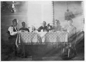 Päiväkahvilla Kuuselassa 1920- luvulla