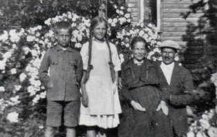 Kauko, Taina, Amanda ja Ensio Ketola 1923