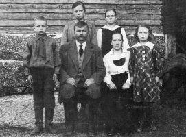 Heikki Maijanen perheineen 1919