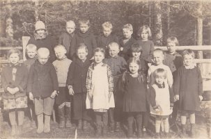 Löytömäen koulun 1. luokka v 1928