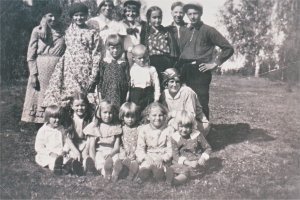 Löytömäkeläisiä nuoria ja lapsia 1930-luvun alussa