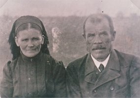 Pyhämäen talon isäntäpari Antti ja Helena Käki (o.s. Kupsu) 1930-luvulla. (Pekka Käki)