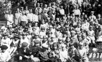 Nurmin koululaiset retkellä Tulenmäellä v. 1931
