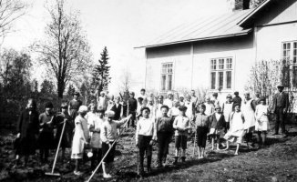 Koululaisten siivoustalkoot v. 1932