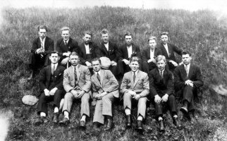 Nurmilaisia nuoria miehiä 1920-luv.