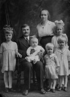 Emil ja Rosa Nurmi perheineen