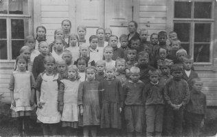 Kirkonkylän/Sipilän oppilaat ja opettaja v. 1922