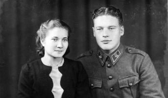 Tauno s. 1917 ja Helmi Vahvelainen,