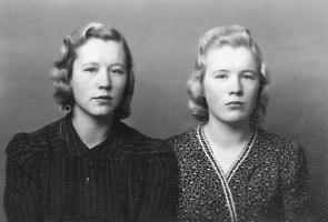 Vilma s. 1923 ja Kerttu s. 1927 Vahvelainen,