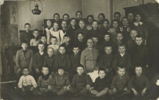 Koululaisia 1910-luvun alussa
