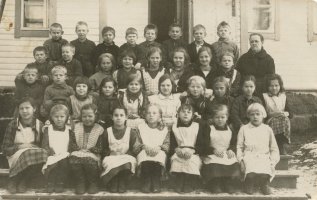 Koululaisia 1920-luvun loppupuolelta