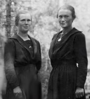 Hakalan nuorimmat tyttäret Lydia ja Vilhelmiina