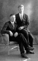 Väinö Myllynen serkkunsa Eino Myllysen kanssa