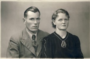 Lydia Myllysen ja Valter Taipaleen kihlakuva