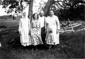Anna Rakkolainen, Matti ja Eeva Avelin sekä Aune