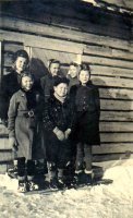 Myllysenpäässä 1943 asuneiden perheiden nuortapolvea