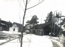 Suurpeltolan pihapiiriä vuodenvaihteen 1941-42 jälkeen