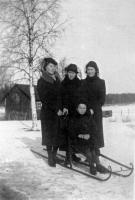 Anttilan tyttäret Esteri, Mimmi ja Hellin Koskelainen