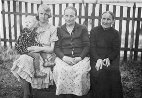 Margareetta, Raili ja Margareetan äiti