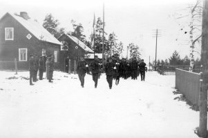 Vahvialan Suojeluskunnan itsenäisyyspäivän paraatin ohimarssi