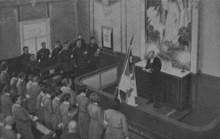 Kannaksen Vartio-lehden 1/1937 kannessa oleva kuva Vahvialan suojeluskunnan lipun vihkimisestä.