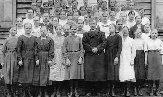 Rippikoululaiset, tytöt syntyneet 1904-1905