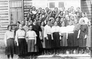 Rippikoululaiset, tytöt syntyneet 1909