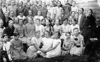 Rippikoululaiset, tytöt syntyneet 1915