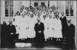 Rippikoululaiset, tytöt syntyneet 1918