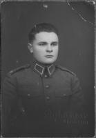 Ampuja Henrik s 19.1.1917 Viipurin mlk, sekatyömies, sotamies 9./JR 6 k 23.6.1944 Tali Viipurin mlk, kaatui, ruumis evakuoitu ja haudattu Koski TL sankarihautausmaa. (Terttu Sakkara)